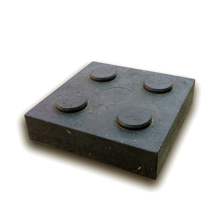 Černá plastová podkládací kostka "4 čepy" FLOMA RePVC - 23,8 x 23,8 x 5,3 cm