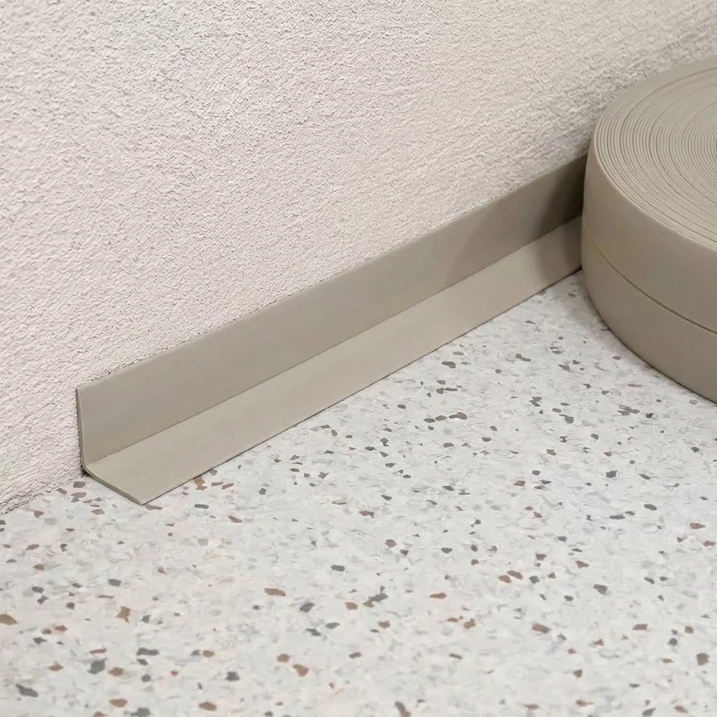 Béžová plastová PVC soklová lišta F501 - 40 m x 3 cm x 3 cm