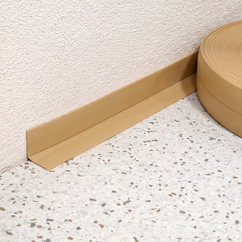 Hnědá plastová PVC soklová lišta F852 - 40 m x 3 cm x 3 cm