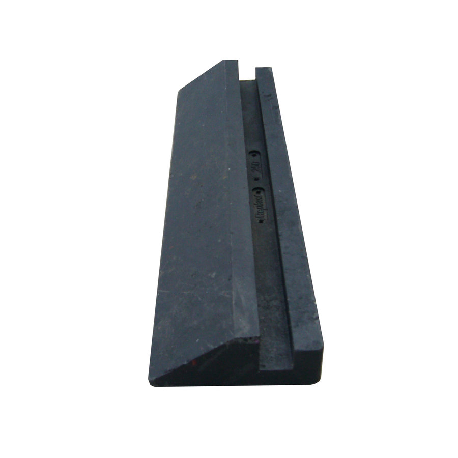 Černý plastový nájezd "pod" pro plastové podlahové desky - délka 40 cm, šířka 10 cm, výška 4,3 cm