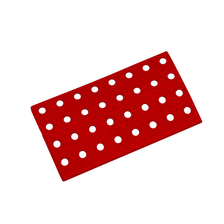 Červený plastový nájezd AT-STD, AvaTile - délka 25 cm, šířka 13,7 cm a výška 1,6 cm 