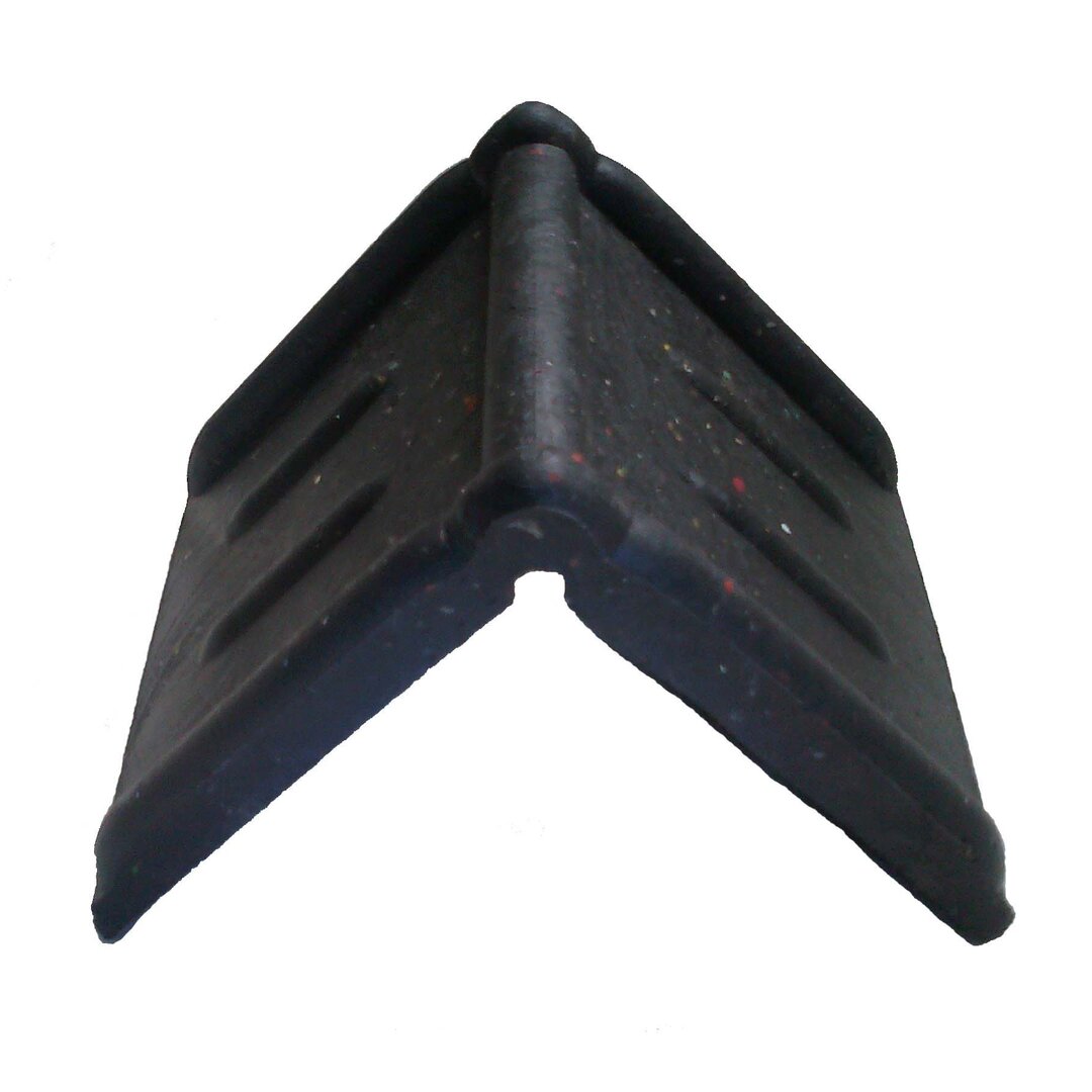 Černá ochranná hrana pod upínací pás - délka 15 cm, šířka 15 cm