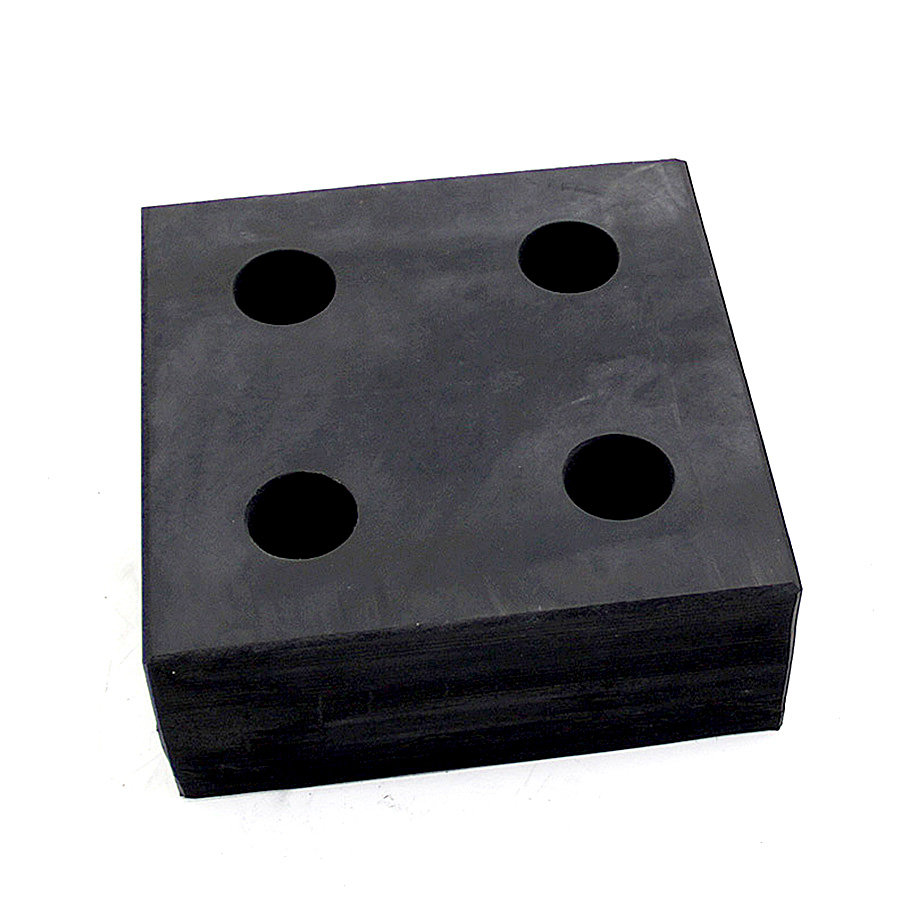 Černý gumový doraz na rampu FLOMA - 25 x 25 cm a tloušťka 10 cm
