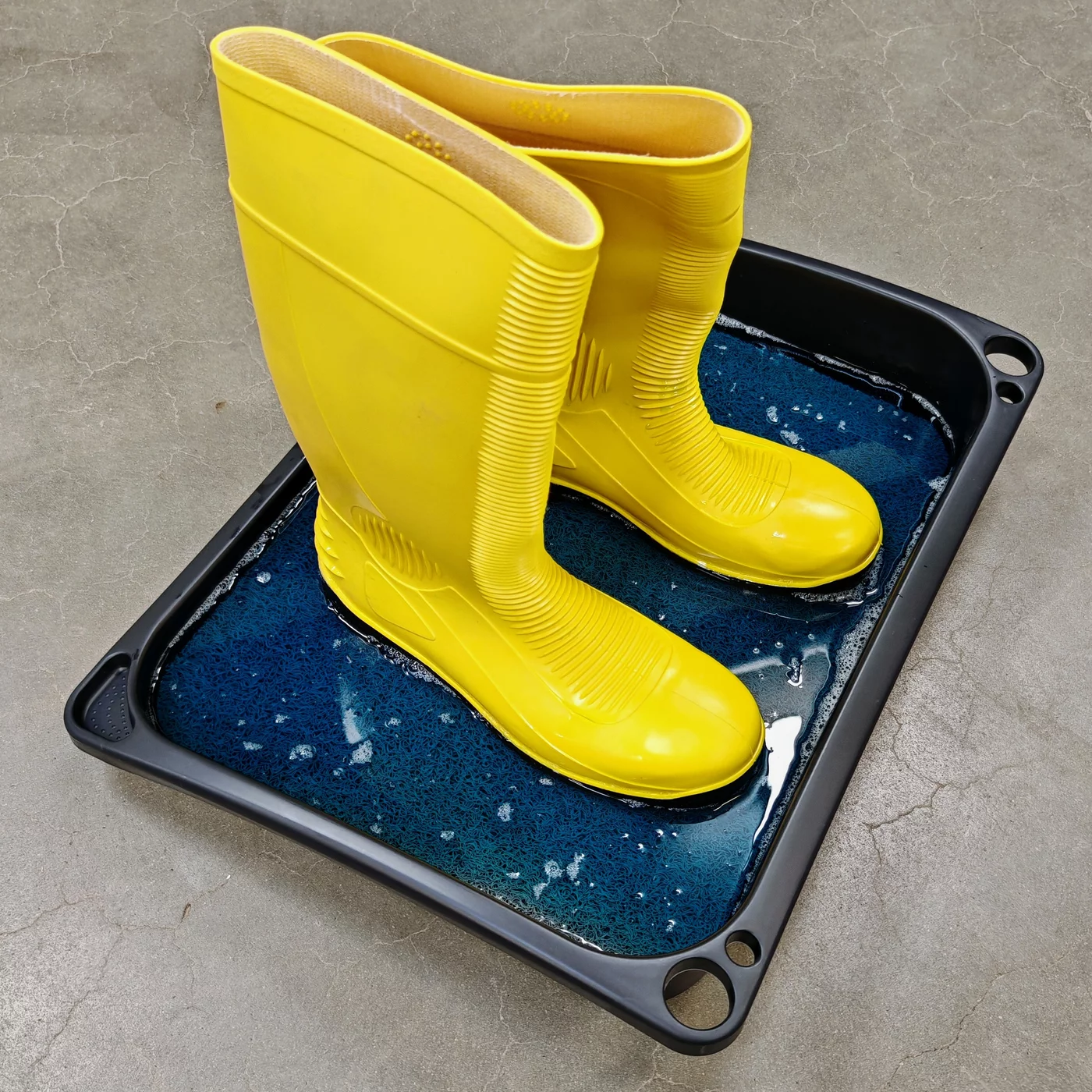 Dekontaminační dezinfekční rohož (vana) na boty, obuv, podrážky FLOMA SD-10 - délka 45,5 cm, šířka 57,5 cm, výška 11 cm