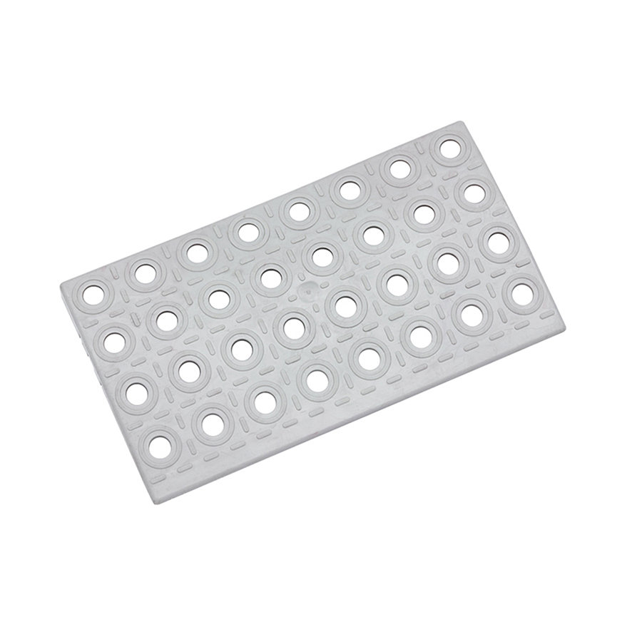 Šedý plastový nájezd AT-STD, AvaTile - délka 25 cm, šířka 13,7 cm a výška 1,6 cm 
