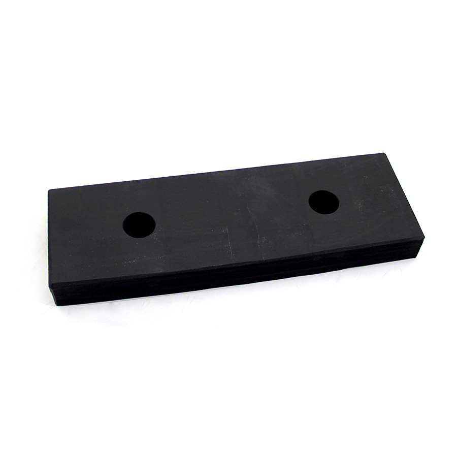 Černý gumový doraz na rampu FLOMA - 50 x 16,5 cm a tloušťka 5 cm