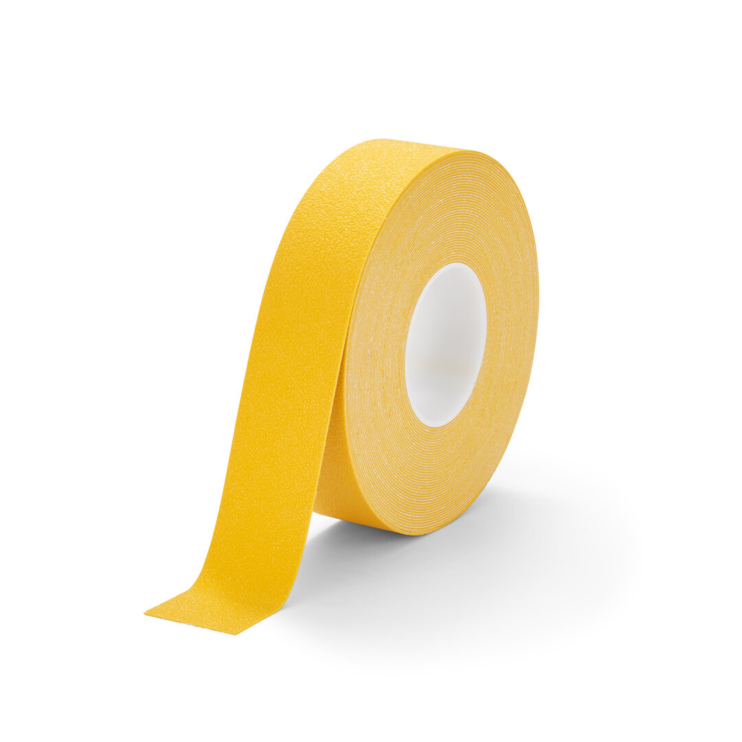 Žlutá plastová voděodolná protiskluzová páska FLOMA Super Resilient - délka 18,3 m, šířka 5 cm, tloušťka 1,3 mm