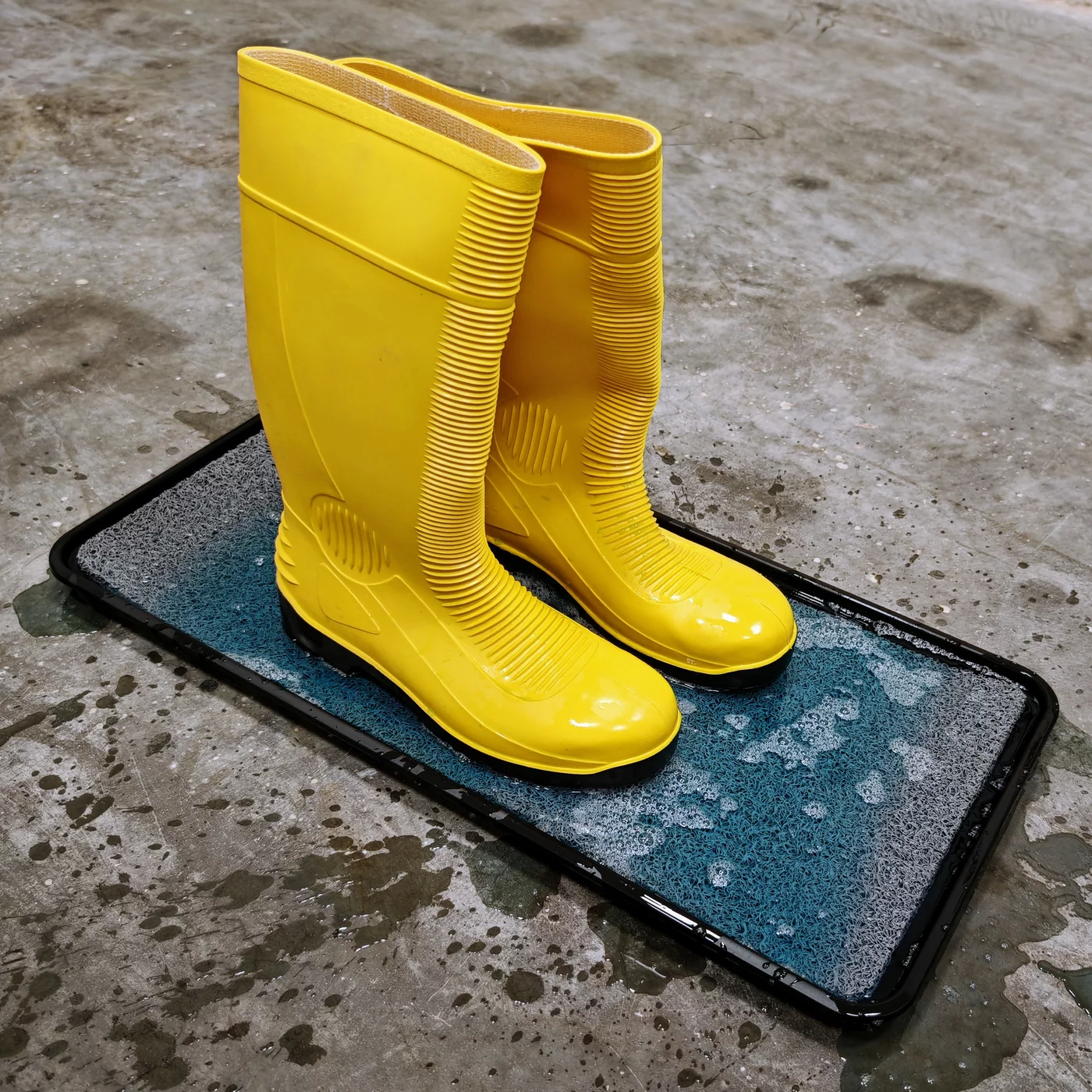 Dekontaminační dezinfekční rohož (vana) na boty, obuv, podrážky FLOMA SD-05 - 71,5 x 35 x 3,3 cm